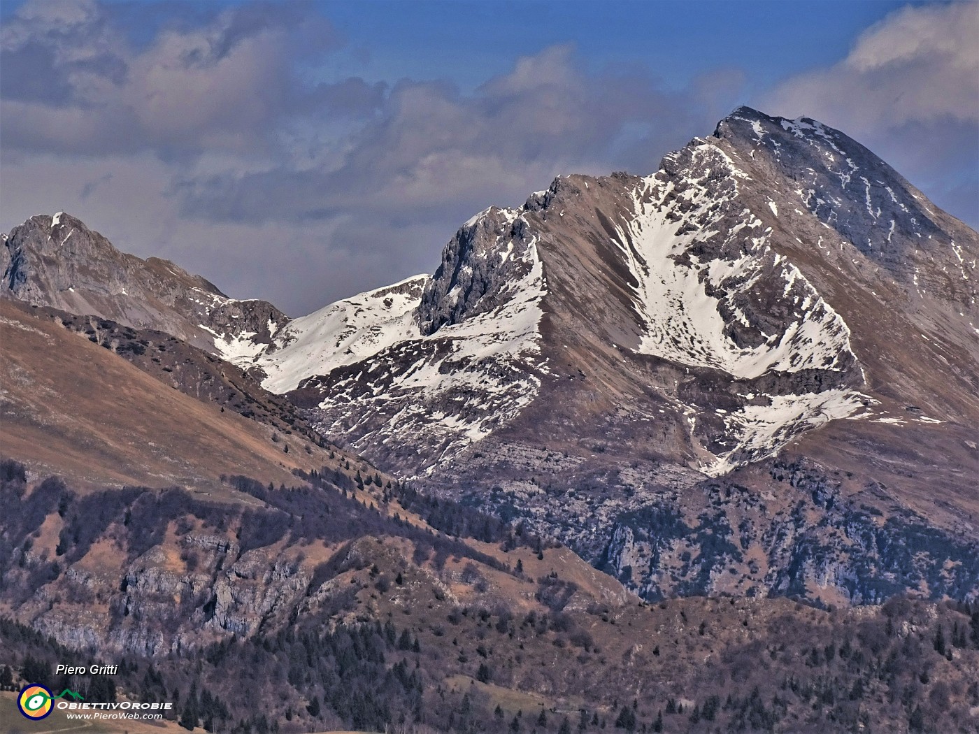 44 Zoom sul Pizzo Arera (2512 m).JPG